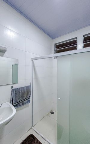 Casa à venda com 244m², 6 quartos e 3 vagasBanheiro 2