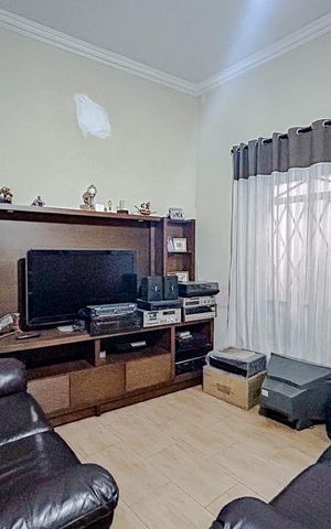 Casa à venda com 244m², 6 quartos e 3 vagasSala