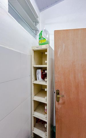 Casa à venda com 244m², 6 quartos e 3 vagasBanheiro de serviço