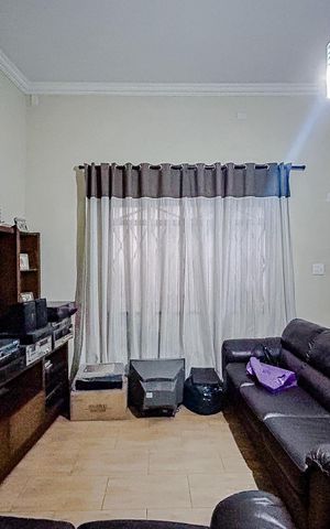 Casa à venda com 244m², 6 quartos e 3 vagasSala