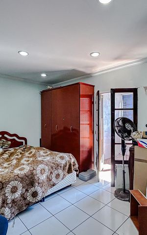 Casa à venda com 244m², 6 quartos e 3 vagasQuarto 1