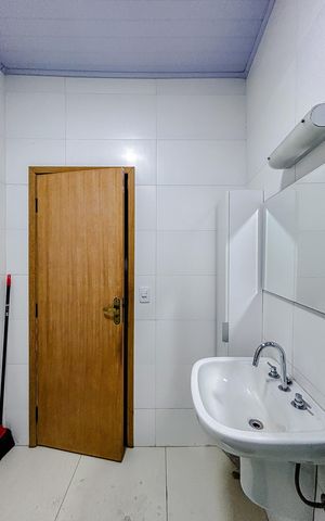 Casa à venda com 244m², 6 quartos e 3 vagasBanheiro 2