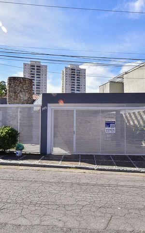 Casa à venda com 274m², 6 quartos e 4 vagasFachada