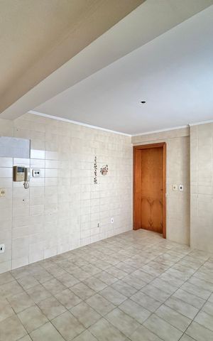 Apartamento para alugar com 299m², 3 quartos e 2 vagas Apartamento para alugar com 299m², 3 quartos e 2 vagasCozinha