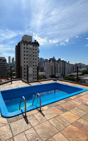 Apartamento para alugar com 299m², 3 quartos e 2 vagas Apartamento para alugar com 299m², 3 quartos e 2 vagasVaranda com piscina