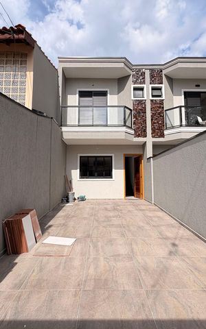 Casa à venda com 132m², 4 quartos e 2 vagas Casa à venda com 132m², 4 quartos e 2 vagasGaragem
