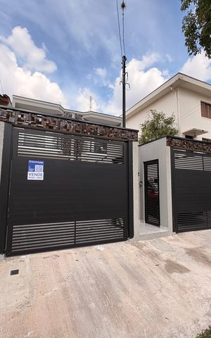 Casa à venda com 132m², 4 quartos e 2 vagas Casa à venda com 132m², 4 quartos e 2 vagasFachada + plaquinha