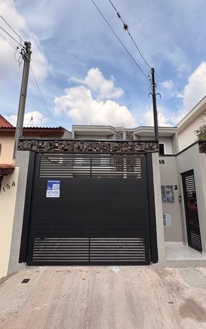 Casa à venda com 132m², 4 quartos e 2 vagas Casa à venda com 132m², 4 quartos e 2 vagasFachada + plaquinha