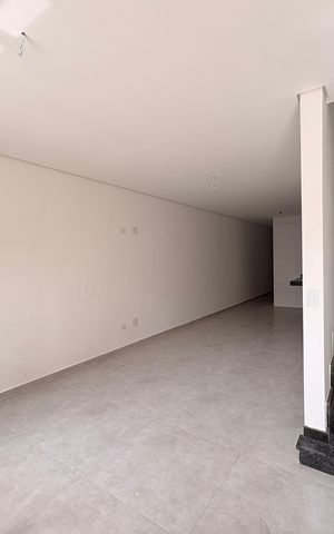 Casa à venda com 132m², 4 quartos e 2 vagas Casa à venda com 132m², 4 quartos e 2 vagasSala