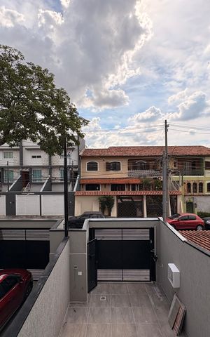 Casa à venda com 132m², 4 quartos e 2 vagas Casa à venda com 132m², 4 quartos e 2 vagasVista da sacada