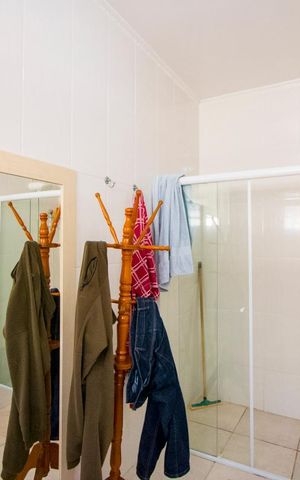 Casa à venda com 250m², 3 quartos e 4 vagas Casa à venda com 250m², 3 quartos e 4 vagasBanheiro do quarto 1