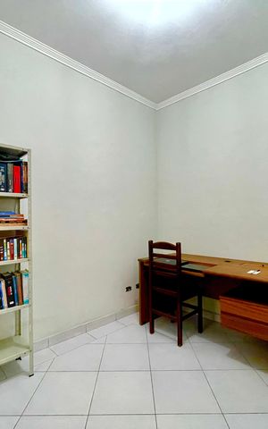 Casa à venda com 415m², 4 quartos e 5 vagas Casa à venda com 415m², 4 quartos e 5 vagasEscritório
