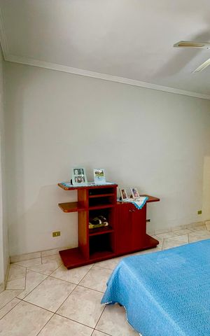 Casa à venda com 415m², 4 quartos e 5 vagas Casa à venda com 415m², 4 quartos e 5 vagasQuarto 2