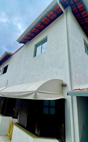 Casa à venda com 415m², 4 quartos e 5 vagas Casa à venda com 415m², 4 quartos e 5 vagasDetalhe da área externa