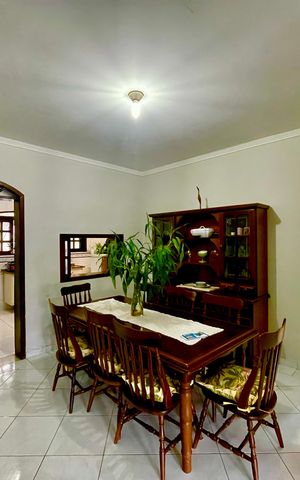 Casa à venda com 415m², 4 quartos e 5 vagas Casa à venda com 415m², 4 quartos e 5 vagasSala de Jantar