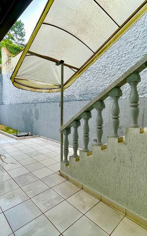 Casa à venda com 415m², 4 quartos e 5 vagas Casa à venda com 415m², 4 quartos e 5 vagasQuintal