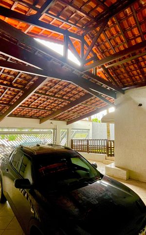 Casa à venda com 415m², 4 quartos e 5 vagas Casa à venda com 415m², 4 quartos e 5 vagasGaragem