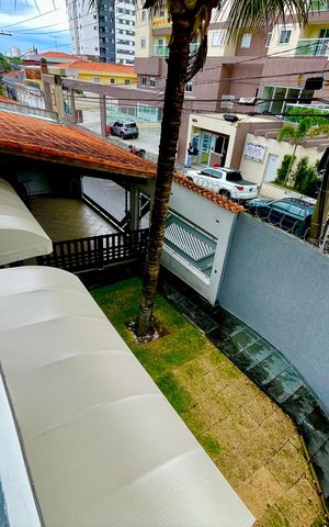 Casa à venda com 415m², 4 quartos e 5 vagas Casa à venda com 415m², 4 quartos e 5 vagasDetalhe da área externa