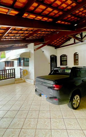 Casa à venda com 415m², 4 quartos e 5 vagas Casa à venda com 415m², 4 quartos e 5 vagasGaragem
