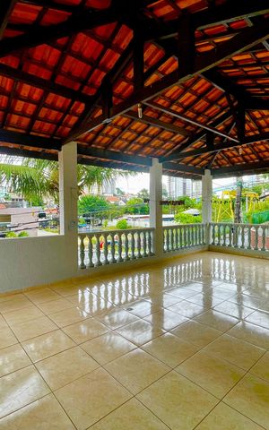 Casa à venda com 415m², 4 quartos e 5 vagas Casa à venda com 415m², 4 quartos e 5 vagasTerraço