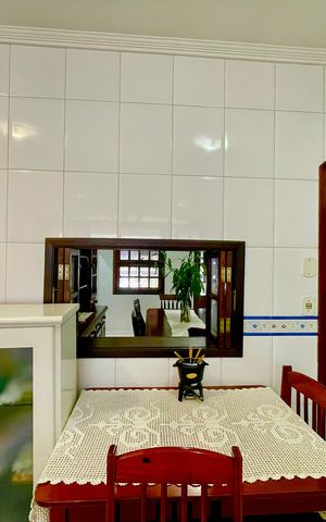 Casa à venda com 415m², 4 quartos e 5 vagas Casa à venda com 415m², 4 quartos e 5 vagasCozinha