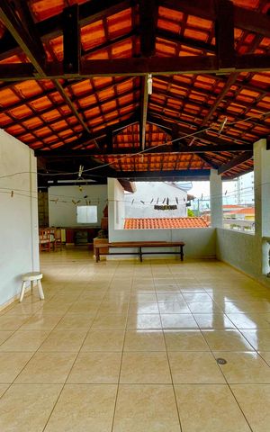Casa à venda com 415m², 4 quartos e 5 vagas Casa à venda com 415m², 4 quartos e 5 vagasTerraço