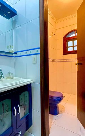 Casa à venda com 415m², 4 quartos e 5 vagas Casa à venda com 415m², 4 quartos e 5 vagasBanheiro