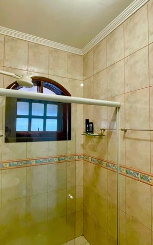 Casa à venda com 415m², 4 quartos e 5 vagas Casa à venda com 415m², 4 quartos e 5 vagasBanheiro da Suíte 2
