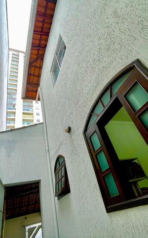 Casa à venda com 415m², 4 quartos e 5 vagas Casa à venda com 415m², 4 quartos e 5 vagasDetalhe da área externa
