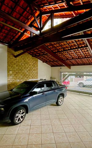 Casa à venda com 415m², 4 quartos e 5 vagas Casa à venda com 415m², 4 quartos e 5 vagasGaragem