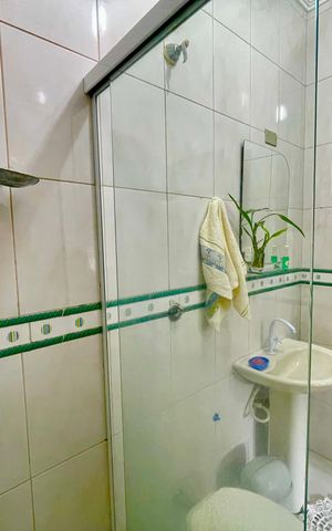 Casa à venda com 415m², 4 quartos e 5 vagas Casa à venda com 415m², 4 quartos e 5 vagasBanheiro da Suíte 1