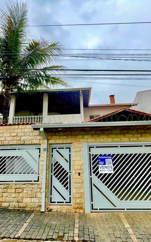 Casa à venda com 415m², 4 quartos e 5 vagas Casa à venda com 415m², 4 quartos e 5 vagasPlaca instalada na fachada do imóvel