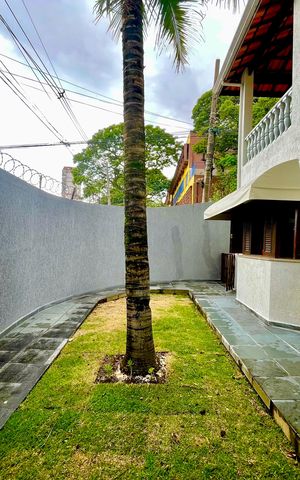 Casa à venda com 415m², 4 quartos e 5 vagas Casa à venda com 415m², 4 quartos e 5 vagasDetalhe da área externa