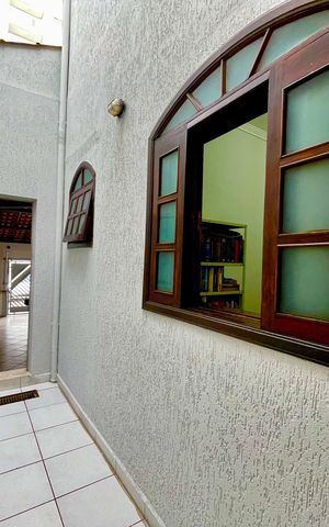 Casa à venda com 415m², 4 quartos e 5 vagas Casa à venda com 415m², 4 quartos e 5 vagasDetalhe da área externa