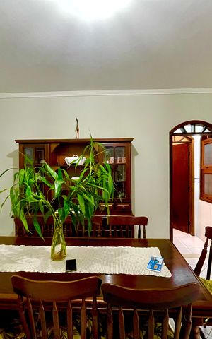 Casa à venda com 415m², 4 quartos e 5 vagas Casa à venda com 415m², 4 quartos e 5 vagasSala de Jantar