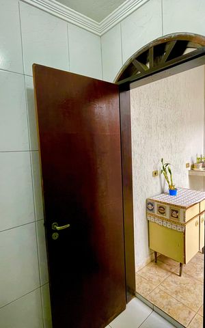Casa à venda com 415m², 4 quartos e 5 vagas Casa à venda com 415m², 4 quartos e 5 vagasBanheiro 5
