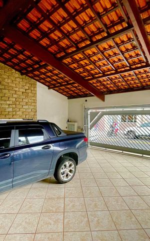 Casa à venda com 415m², 4 quartos e 5 vagas Casa à venda com 415m², 4 quartos e 5 vagasGaragem