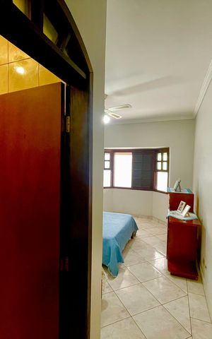 Casa à venda com 415m², 4 quartos e 5 vagas Casa à venda com 415m², 4 quartos e 5 vagasBanheiro da Suíte 2