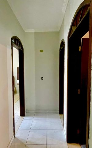Casa à venda com 415m², 4 quartos e 5 vagas Casa à venda com 415m², 4 quartos e 5 vagasCorredor interno