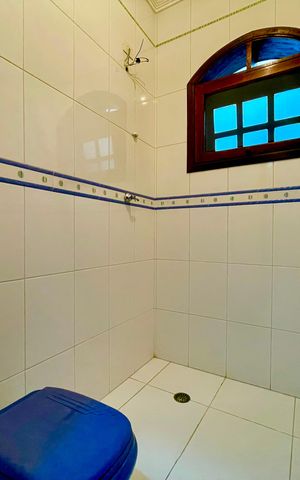 Casa à venda com 415m², 4 quartos e 5 vagas Casa à venda com 415m², 4 quartos e 5 vagasBanheiro