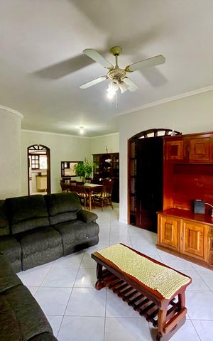 Casa à venda com 415m², 4 quartos e 5 vagas Casa à venda com 415m², 4 quartos e 5 vagasSala
