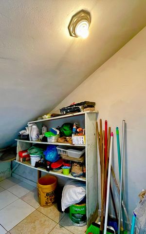 Casa à venda com 415m², 4 quartos e 5 vagas Casa à venda com 415m², 4 quartos e 5 vagasDepósito