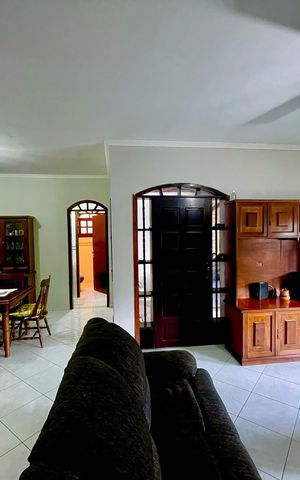 Casa à venda com 415m², 4 quartos e 5 vagas Casa à venda com 415m², 4 quartos e 5 vagasSala