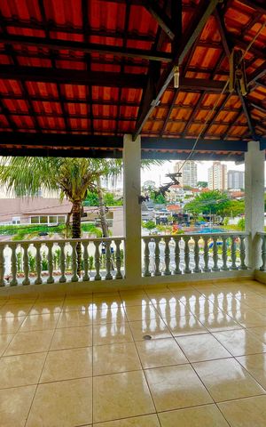 Casa à venda com 415m², 4 quartos e 5 vagas Casa à venda com 415m², 4 quartos e 5 vagasTerraço