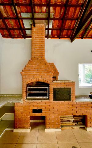 Casa à venda com 415m², 4 quartos e 5 vagas Casa à venda com 415m², 4 quartos e 5 vagasChurrasqueira