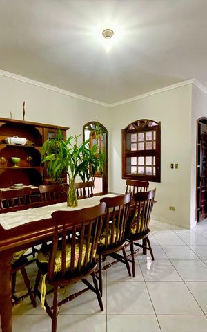 Casa à venda com 415m², 4 quartos e 5 vagas Casa à venda com 415m², 4 quartos e 5 vagasSala de Jantar