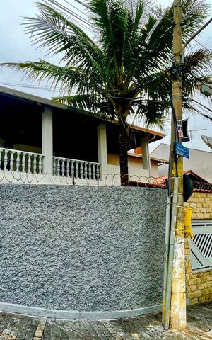 Casa à venda com 415m², 4 quartos e 5 vagas Casa à venda com 415m², 4 quartos e 5 vagasFachada da esquina