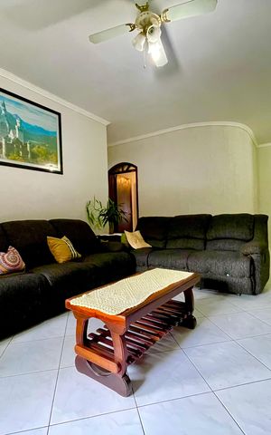 Casa à venda com 415m², 4 quartos e 5 vagas Casa à venda com 415m², 4 quartos e 5 vagasSala