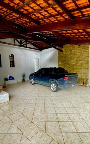 Casa à venda com 415m², 4 quartos e 5 vagas Casa à venda com 415m², 4 quartos e 5 vagasGaragem