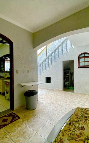 Casa à venda com 415m², 4 quartos e 5 vagas Casa à venda com 415m², 4 quartos e 5 vagasÁrea de Serviço